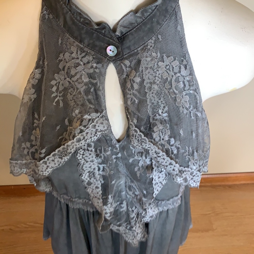POL Front Button Closure Ruffle Detail Halter - Picture 9 of 12